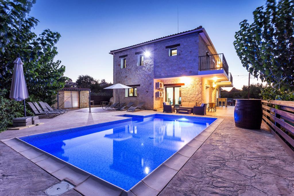 Villa Nikolina Dhrousha Bagian luar foto