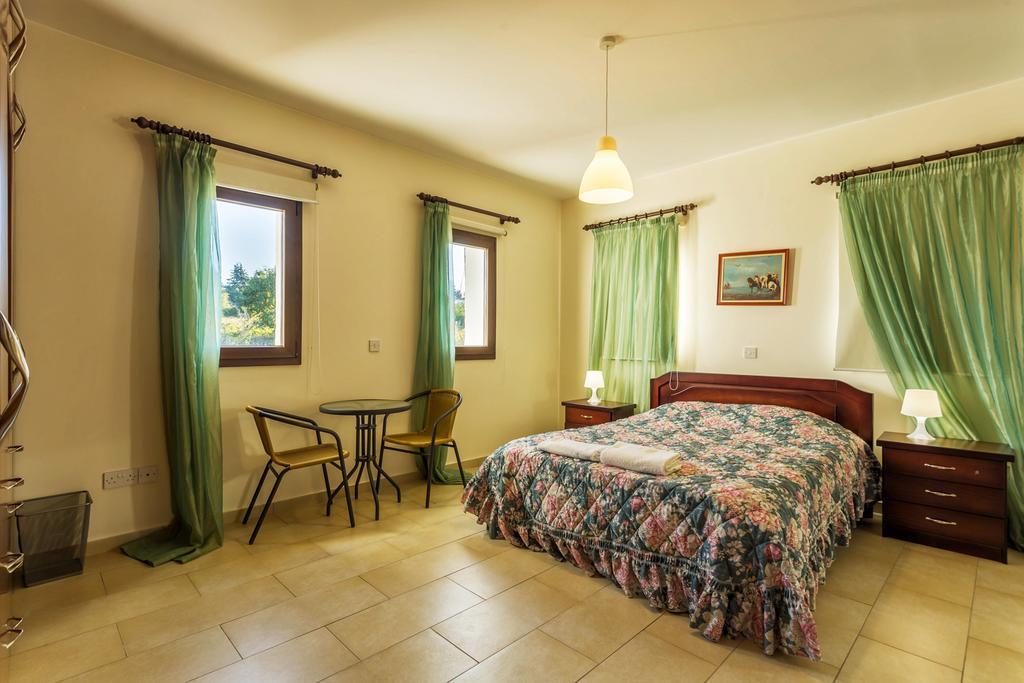 Villa Nikolina Dhrousha Bagian luar foto