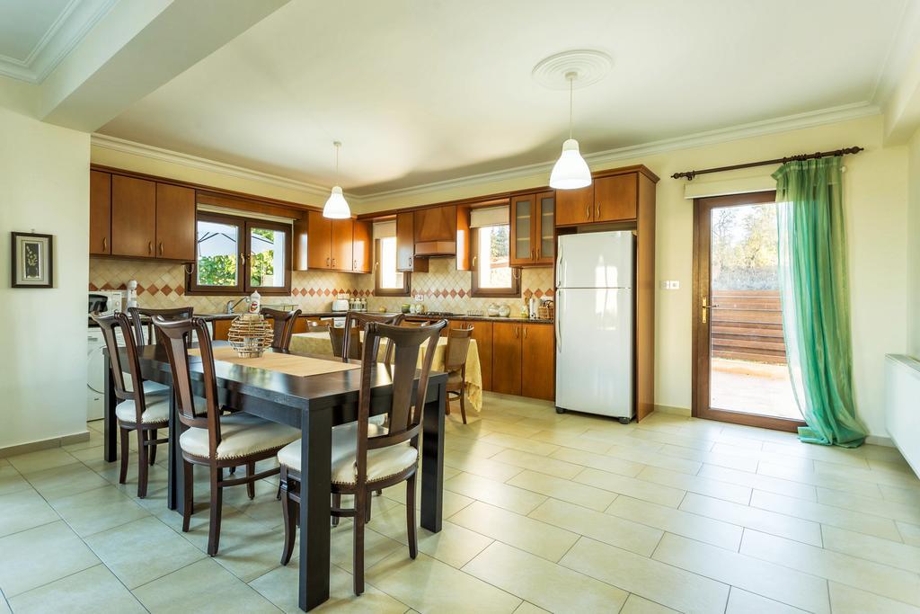 Villa Nikolina Dhrousha Bagian luar foto