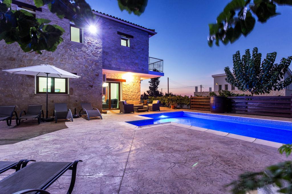 Villa Nikolina Dhrousha Bagian luar foto