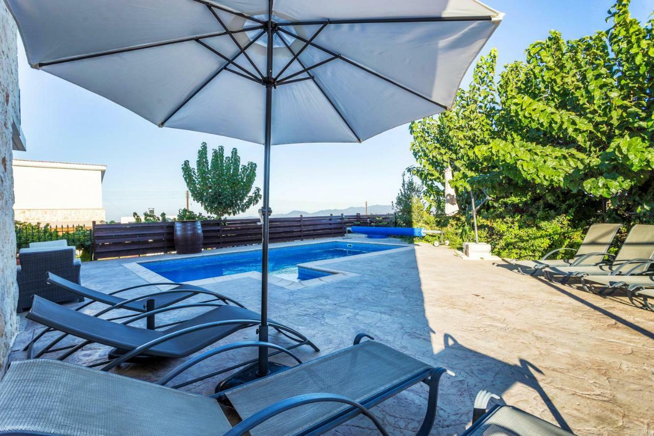 Villa Nikolina Dhrousha Bagian luar foto