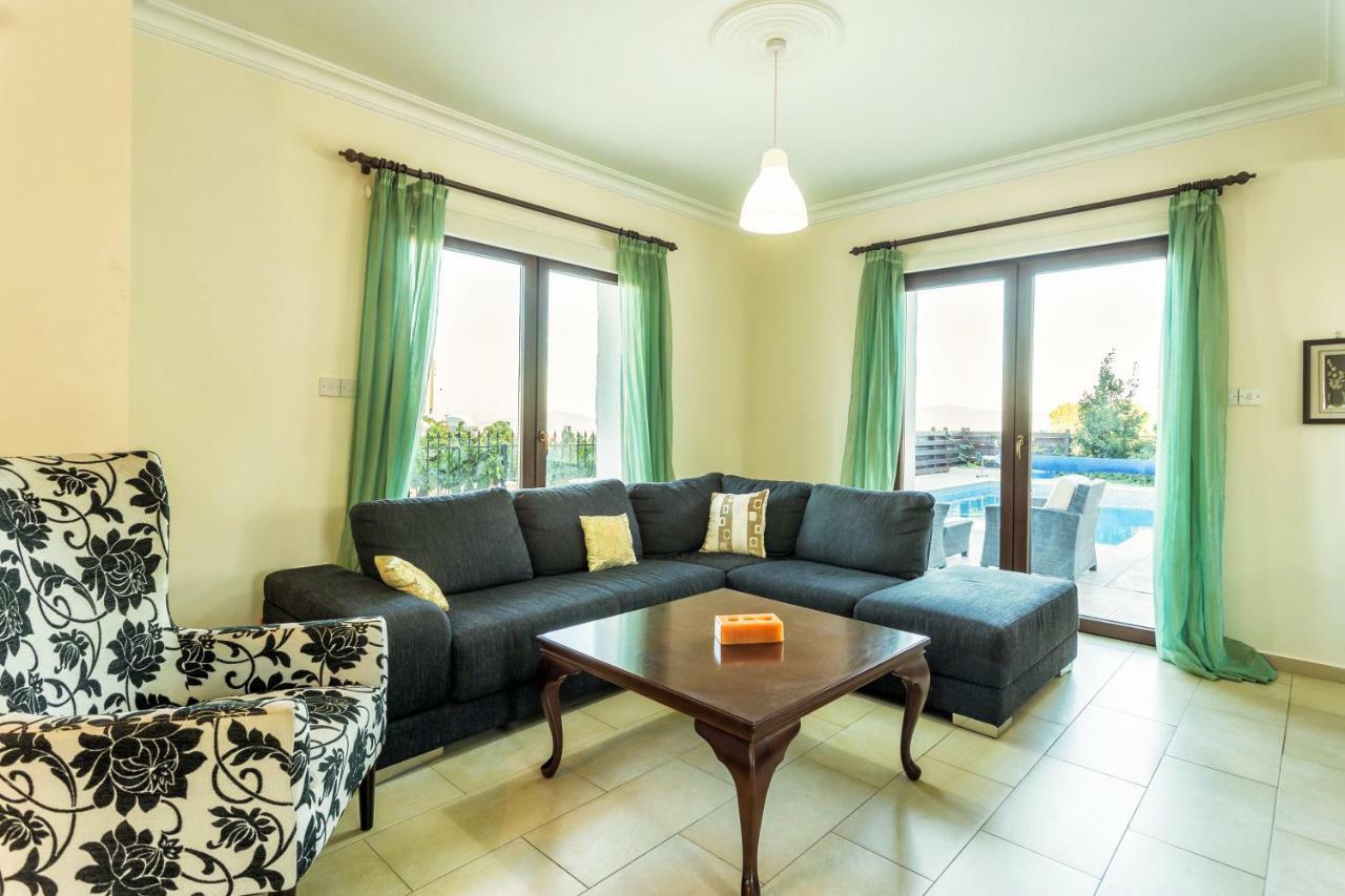 Villa Nikolina Dhrousha Bagian luar foto