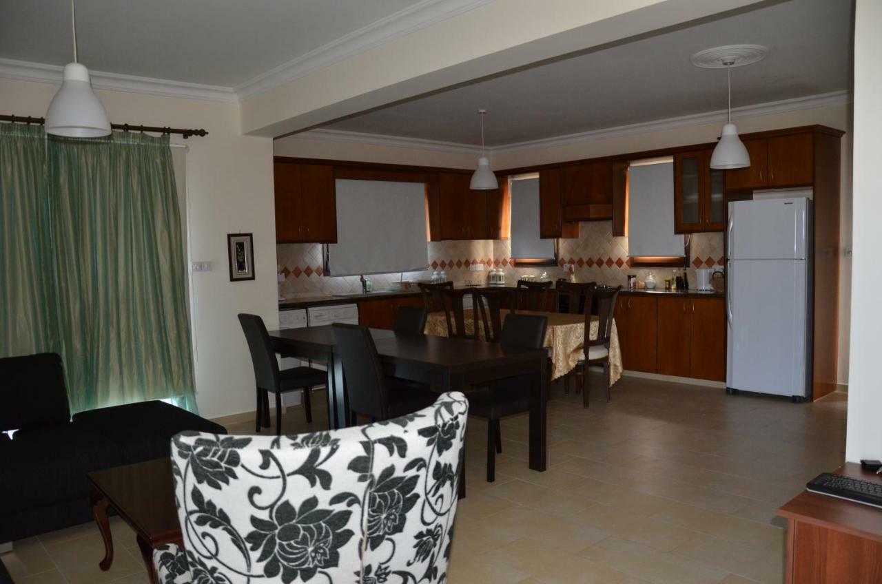 Villa Nikolina Dhrousha Bagian luar foto