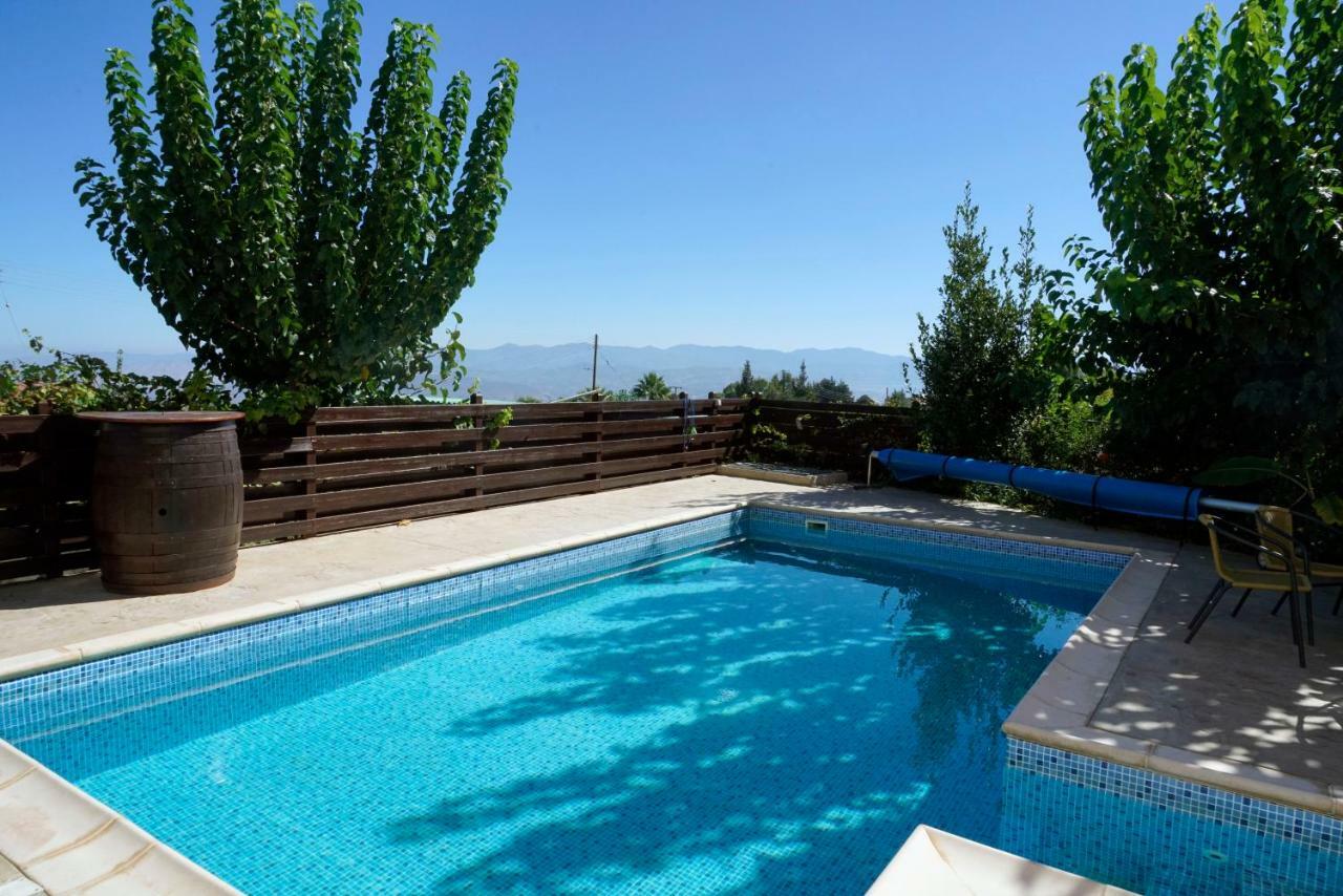Villa Nikolina Dhrousha Bagian luar foto