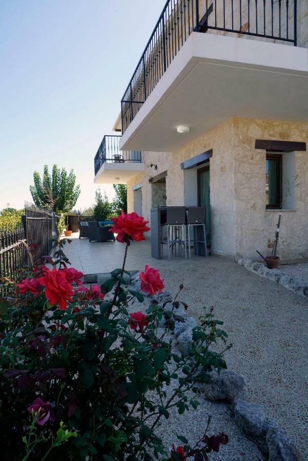 Villa Nikolina Dhrousha Bagian luar foto