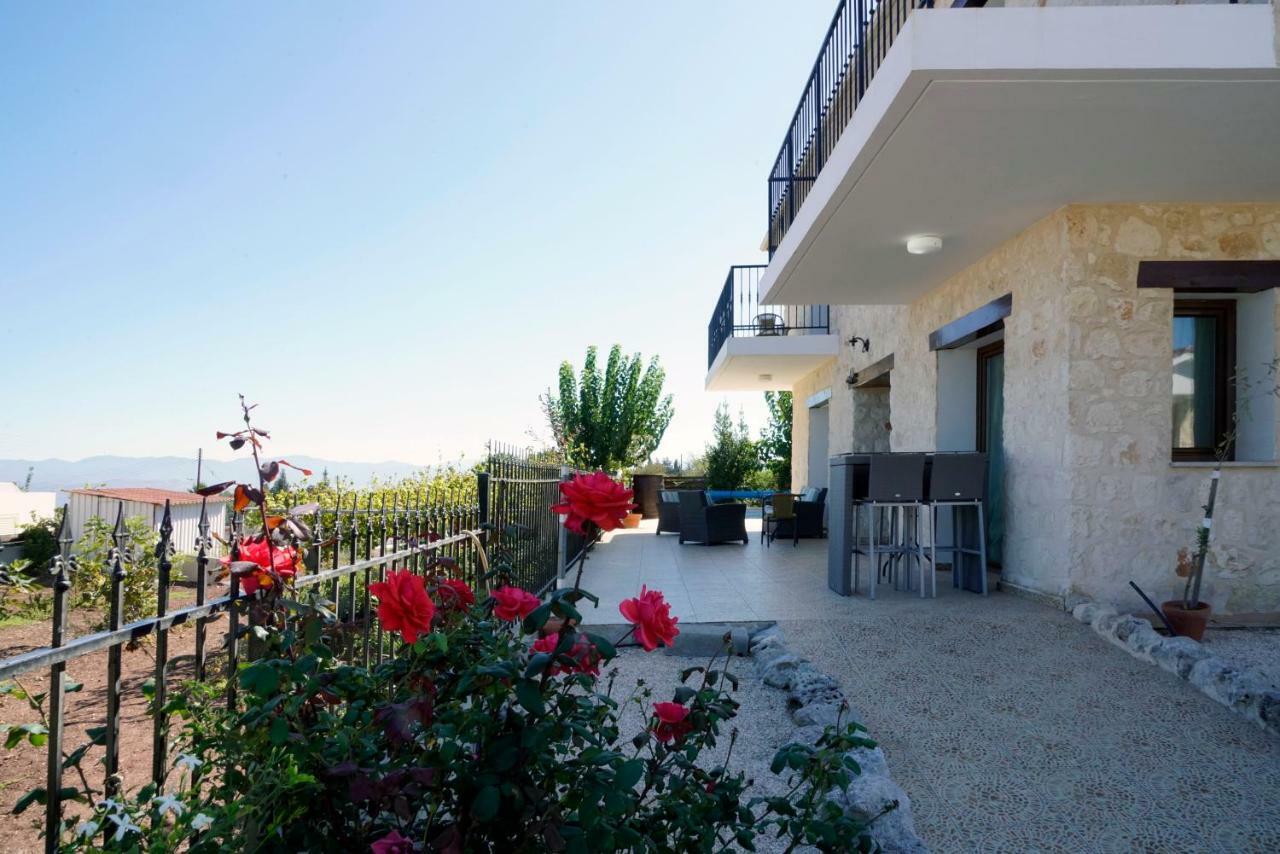 Villa Nikolina Dhrousha Bagian luar foto