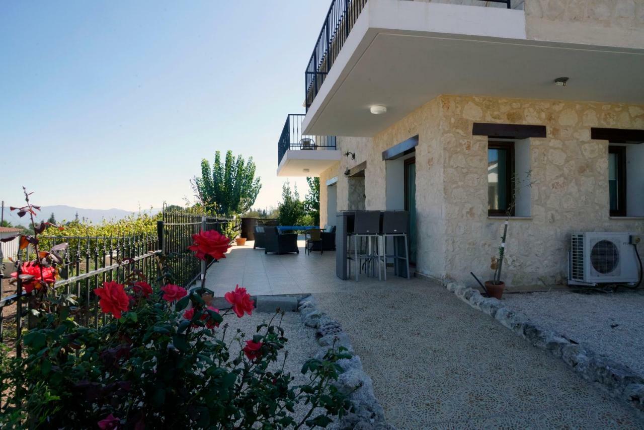 Villa Nikolina Dhrousha Bagian luar foto